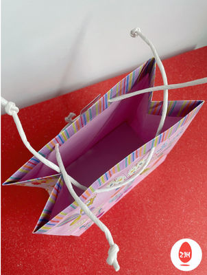 OEM CMYK Pantone Color Custom Gift Bags untuk Parfum Kosmetik